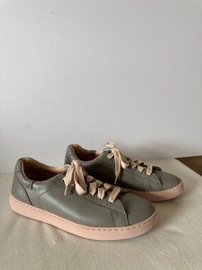 Vionic leather sneakers